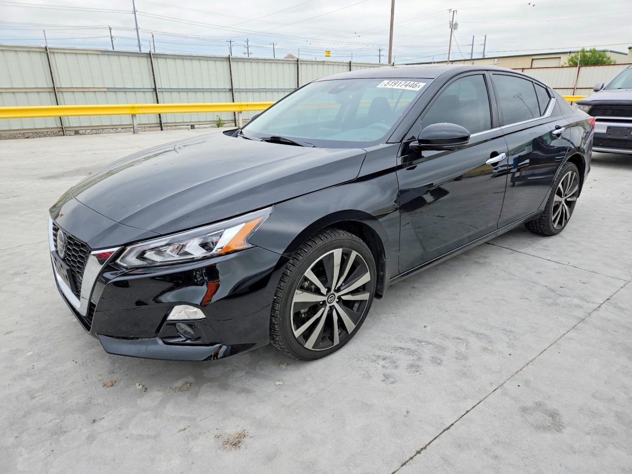 Salvage Nissan Altima Image