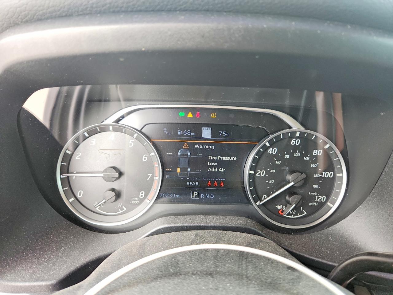 Nissan Titan Sv
