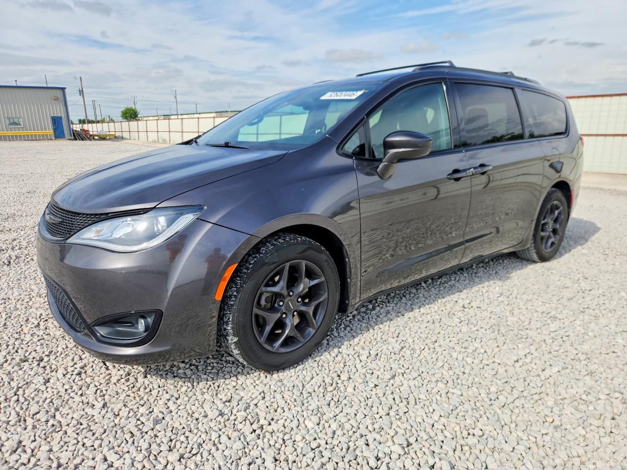 Salvage Chrysler Pacifica Image