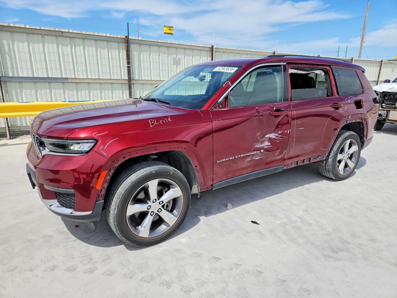 Salvage Jeep Cherokee Image