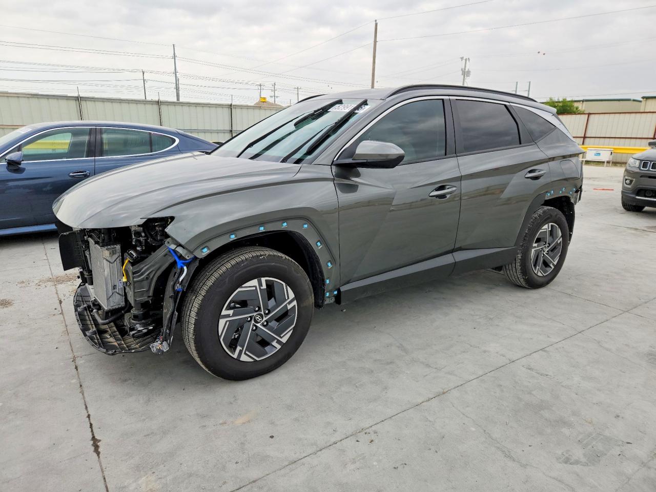 Salvage Hyundai TUCSON Image