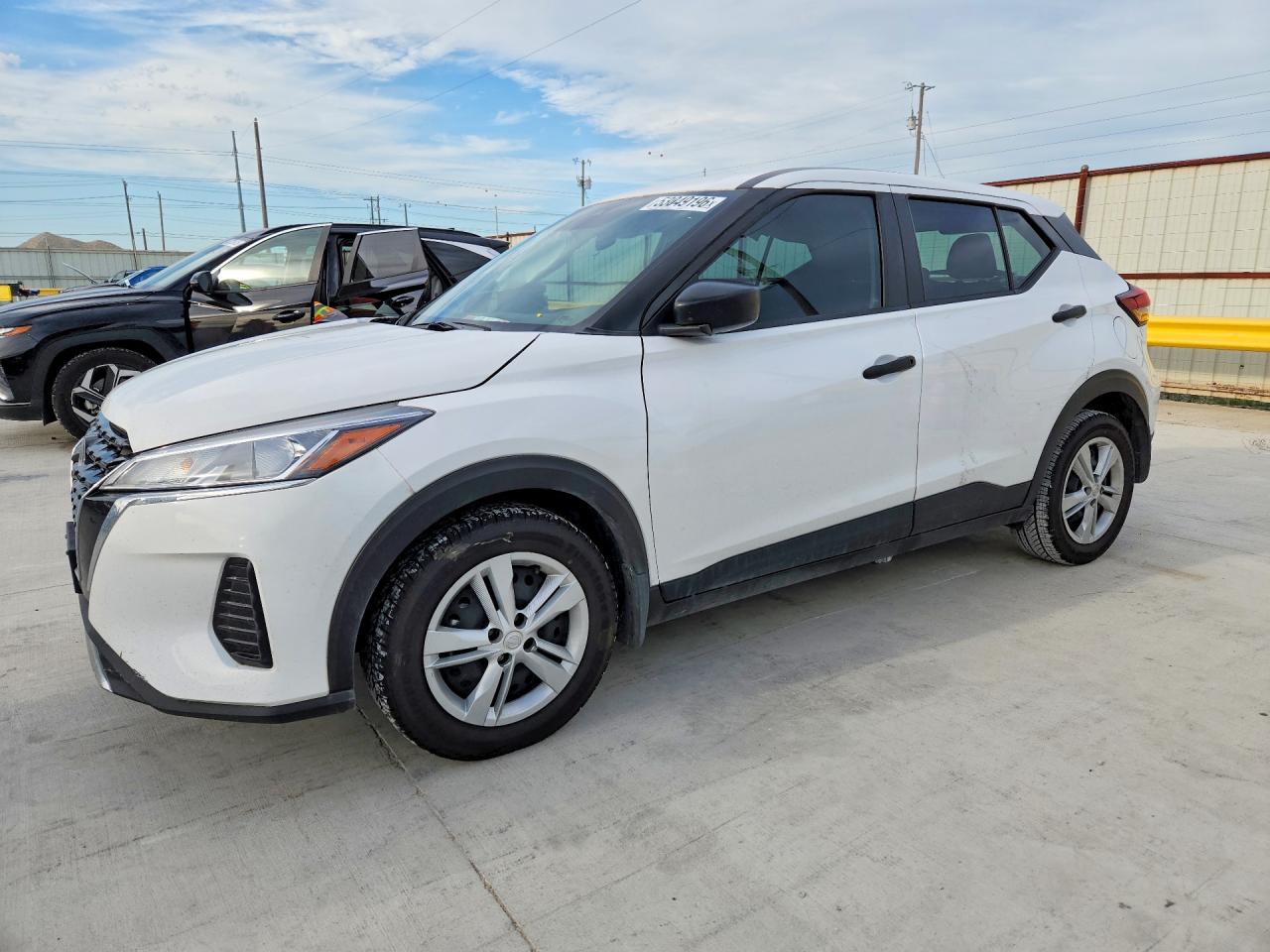 Salvage Nissan Kicks Image