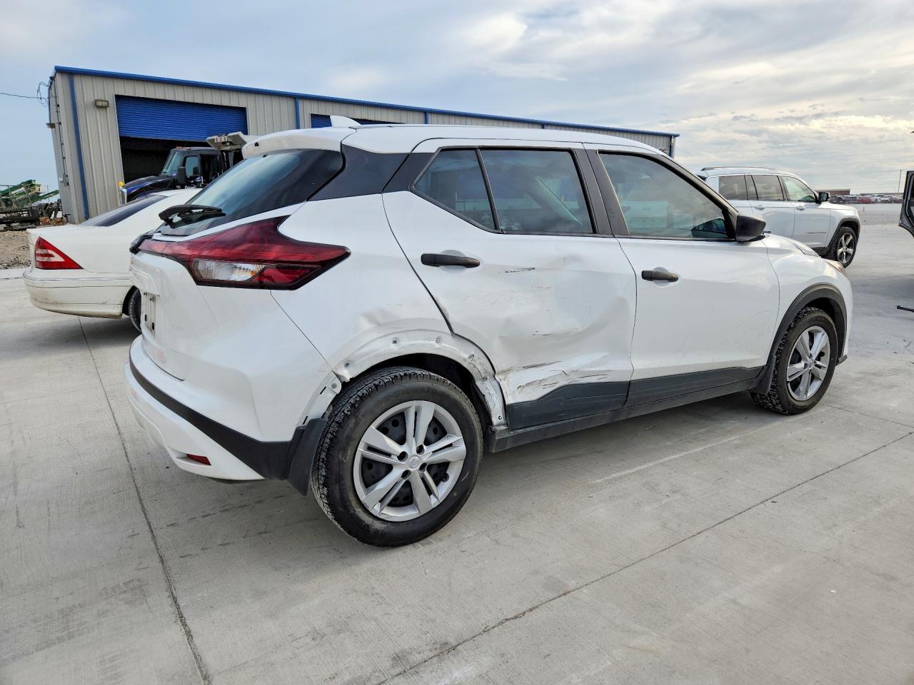 Nissan Kicks S