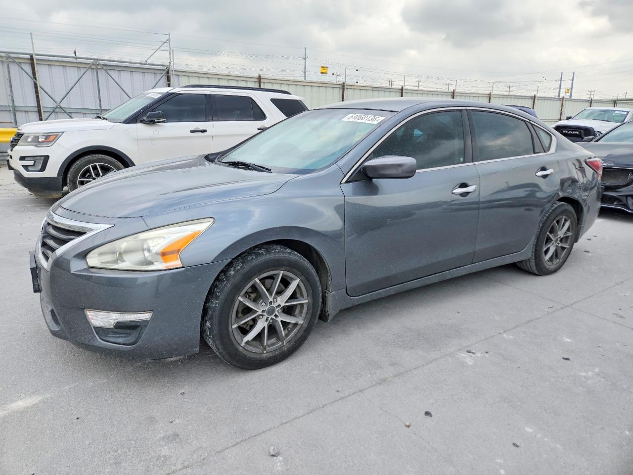 Salvage Nissan Altima Image