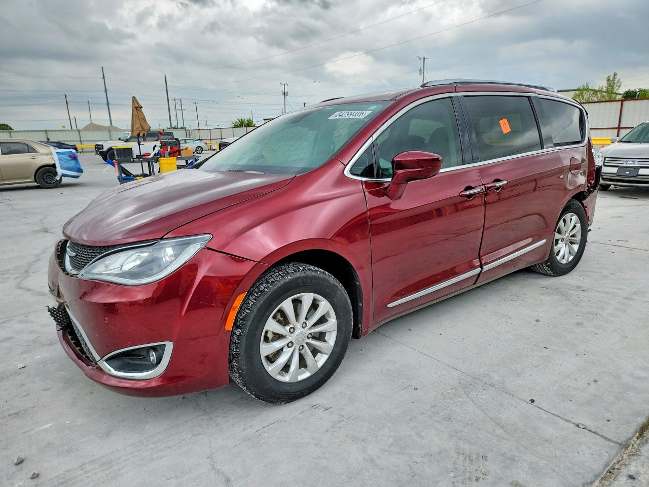 Salvage Chrysler Pacifica Image