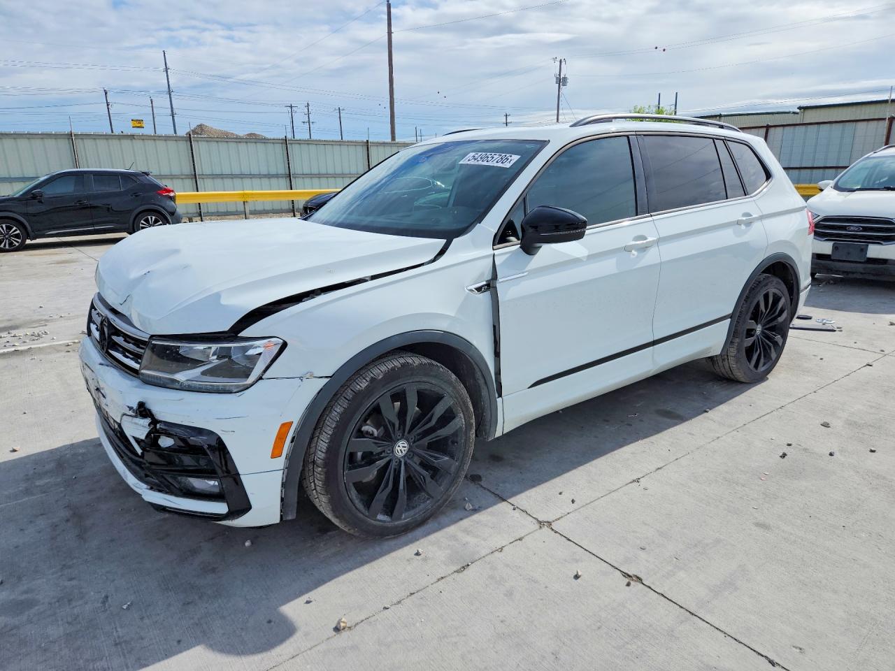 Salvage Volkswagen Tiguan Image
