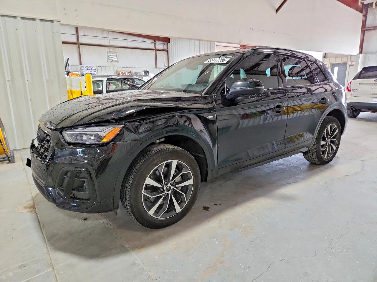 Salvage Audi Q5 Image
