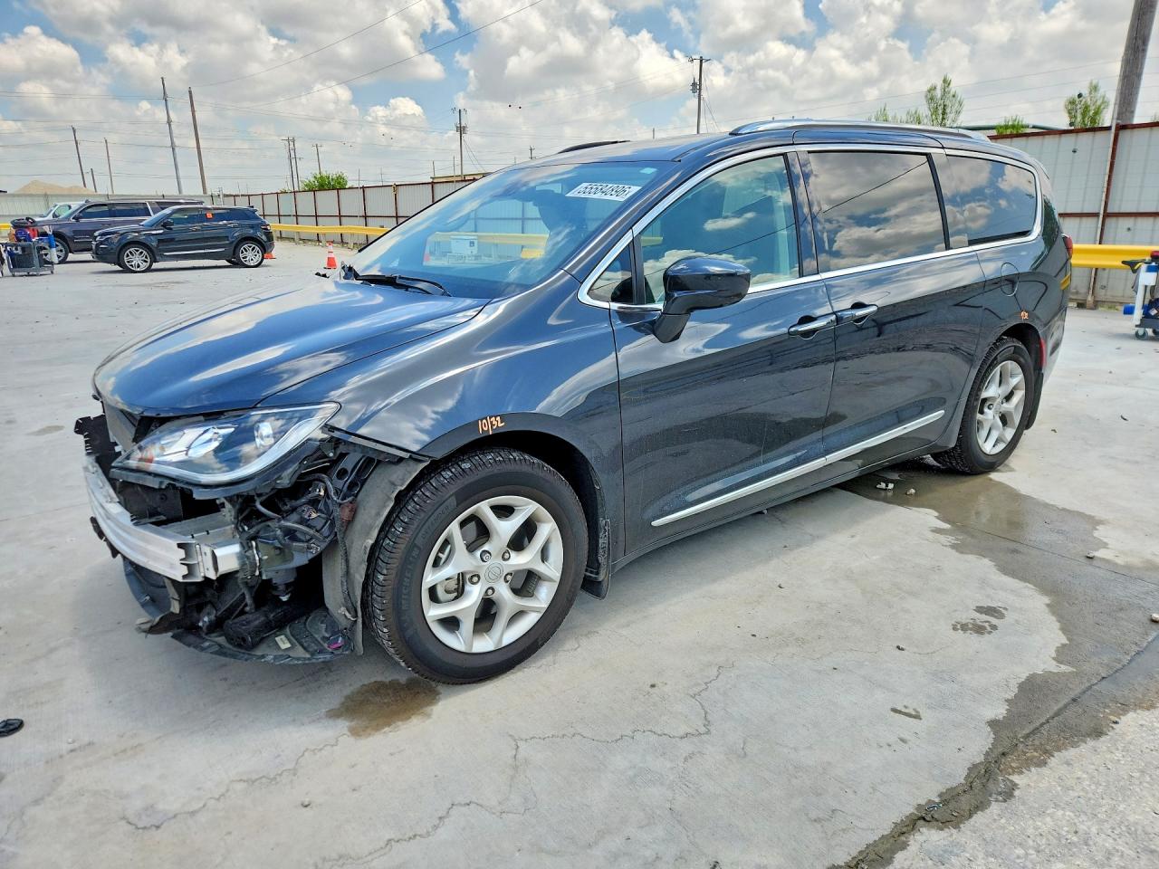 Salvage Chrysler Pacifica Image