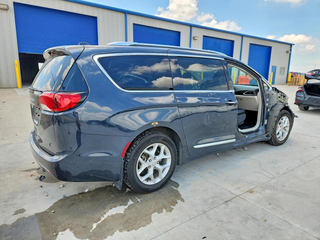 Chrysler Pacifica Touring L