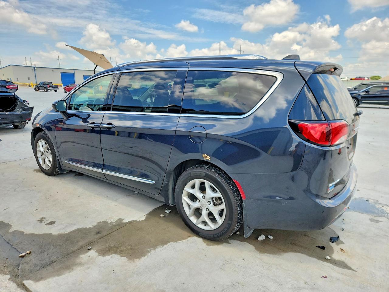 Chrysler Pacifica Touring L