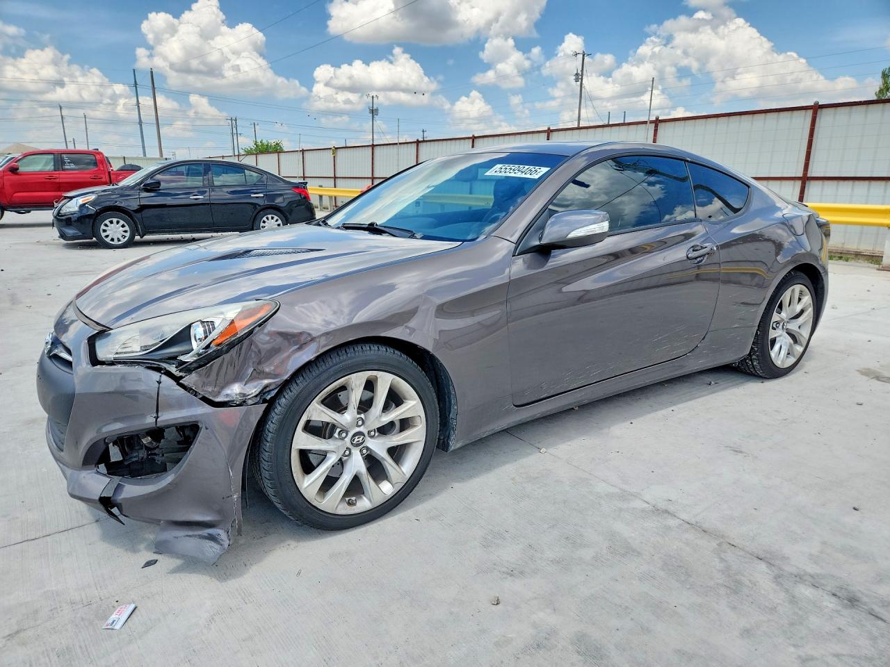 Salvage Hyundai Genesis Image