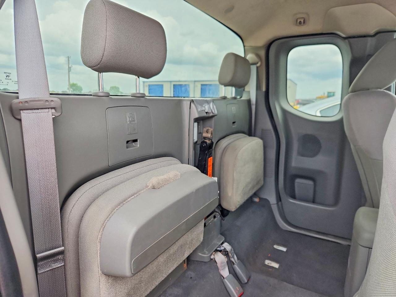 Nissan Frontier S