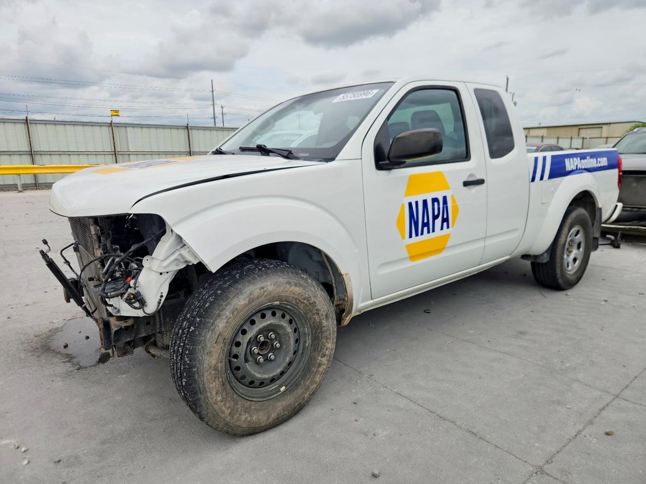 Salvage Nissan Frontier Image