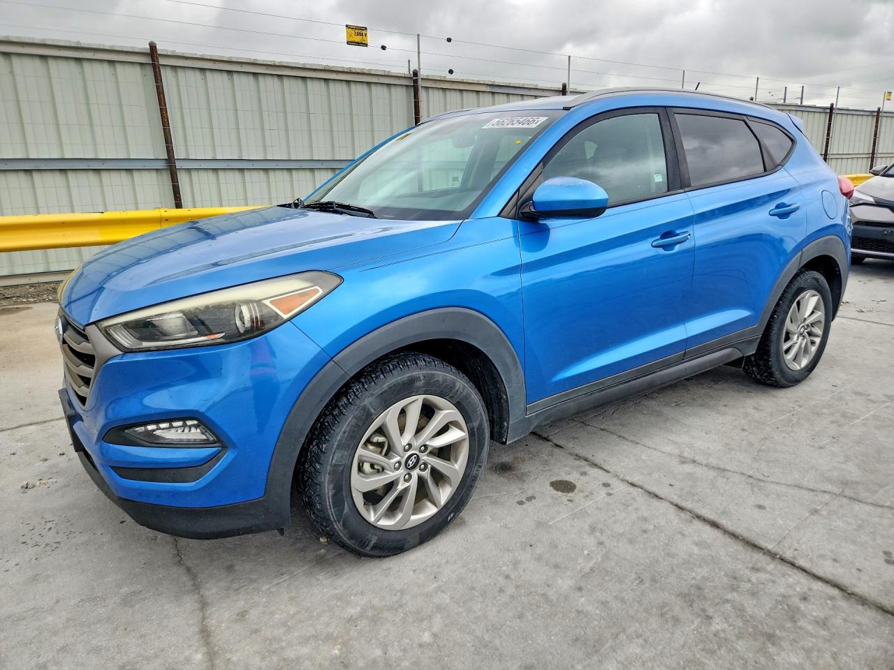 Salvage Hyundai TUCSON Image