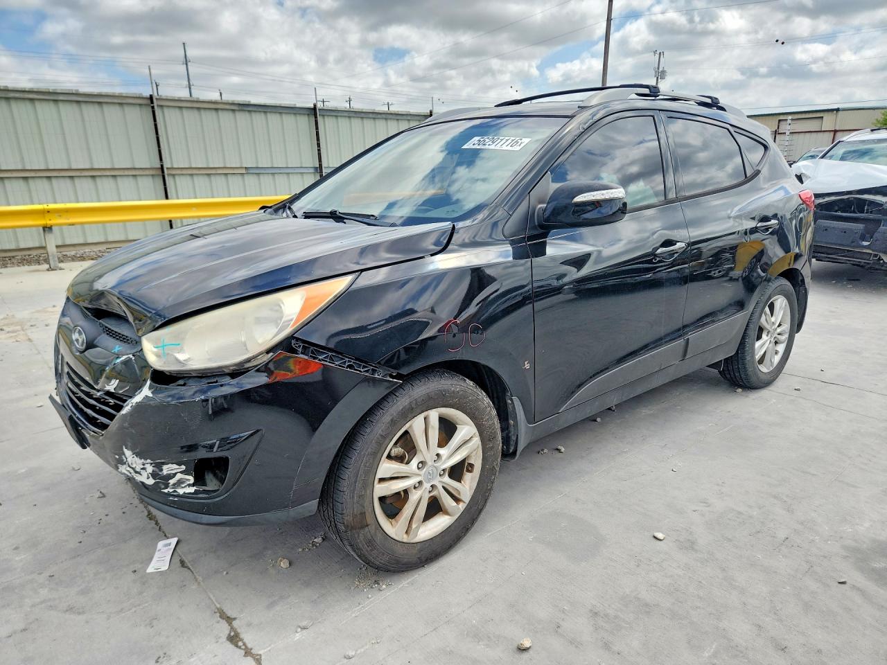 Salvage Hyundai TUCSON Image