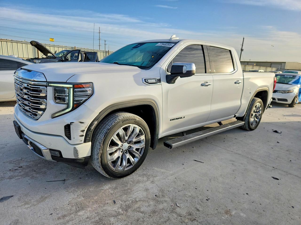 Salvage GMC Sierra Image