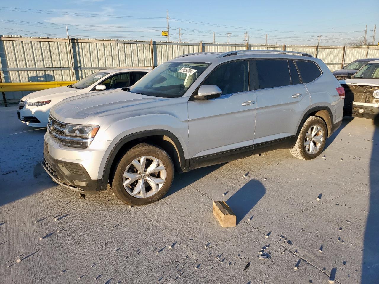 Salvage Volkswagen Atlas Image