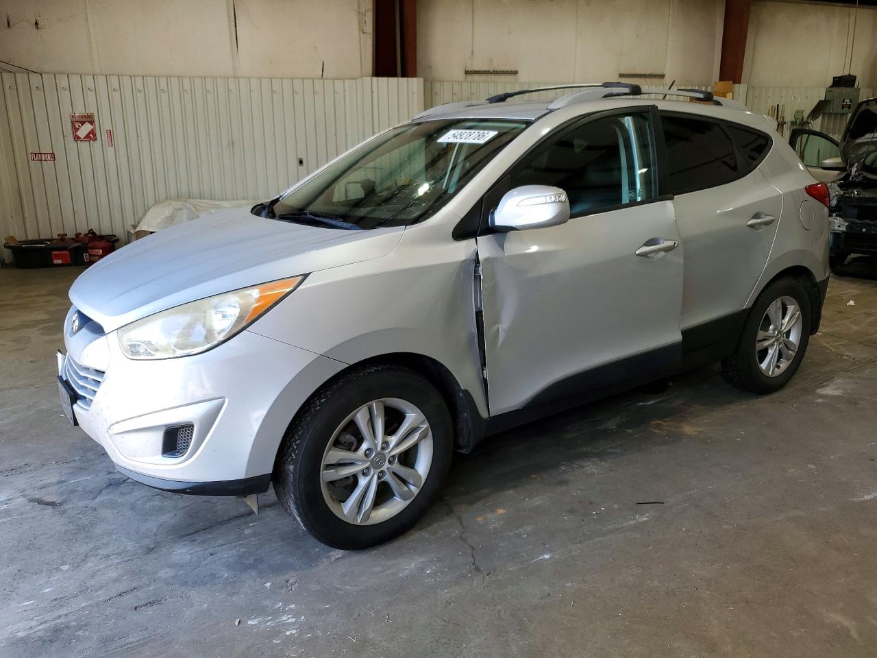 Salvage Hyundai TUCSON Image