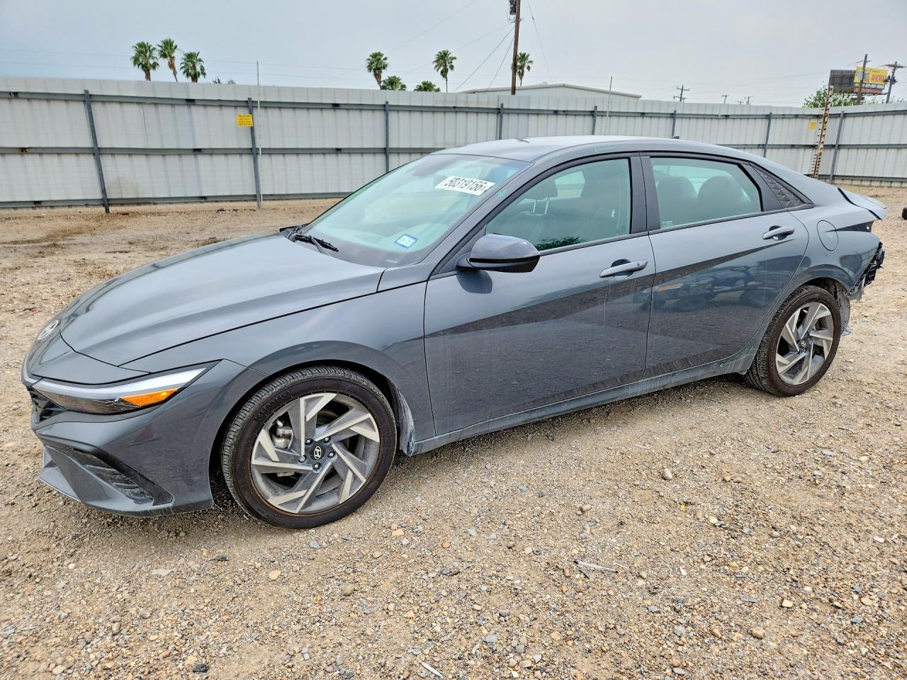 Salvage Hyundai ELANTRA Image