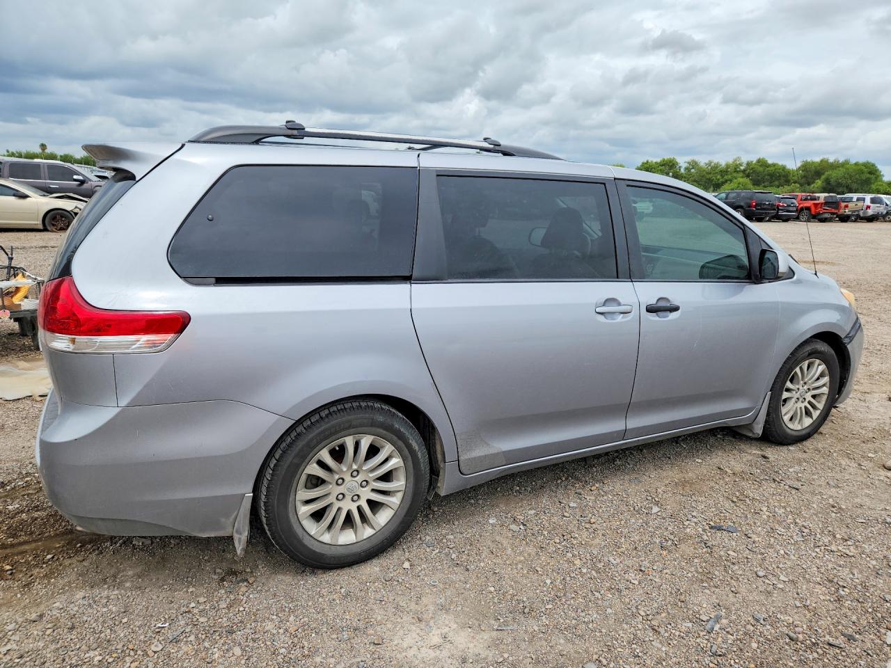 Toyota Sienna Xle 8-passenger