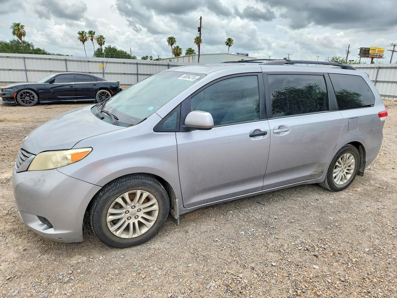Salvage Toyota Sienna Image
