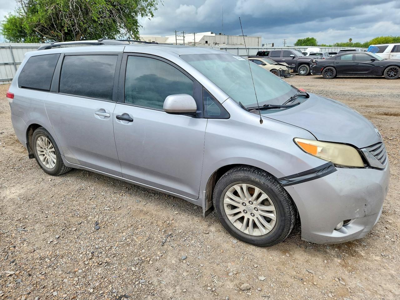 Toyota Sienna Xle 8-passenger