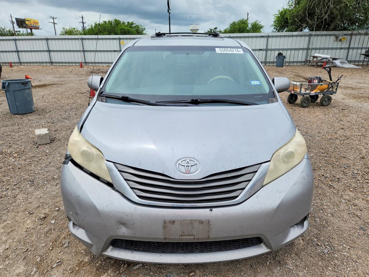 Toyota Sienna Xle 8-passenger