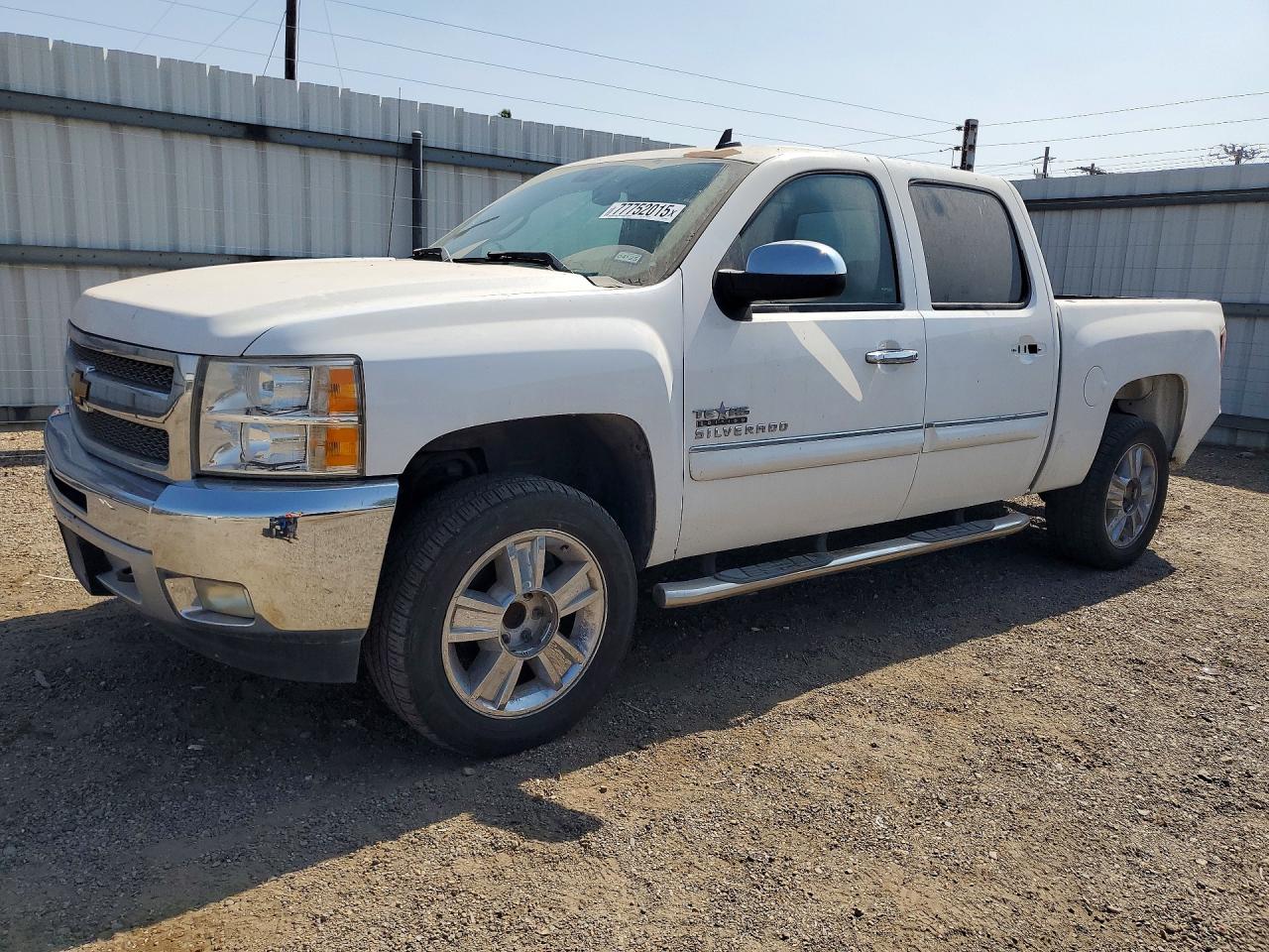 Salvage Chevrolet Silverado Image