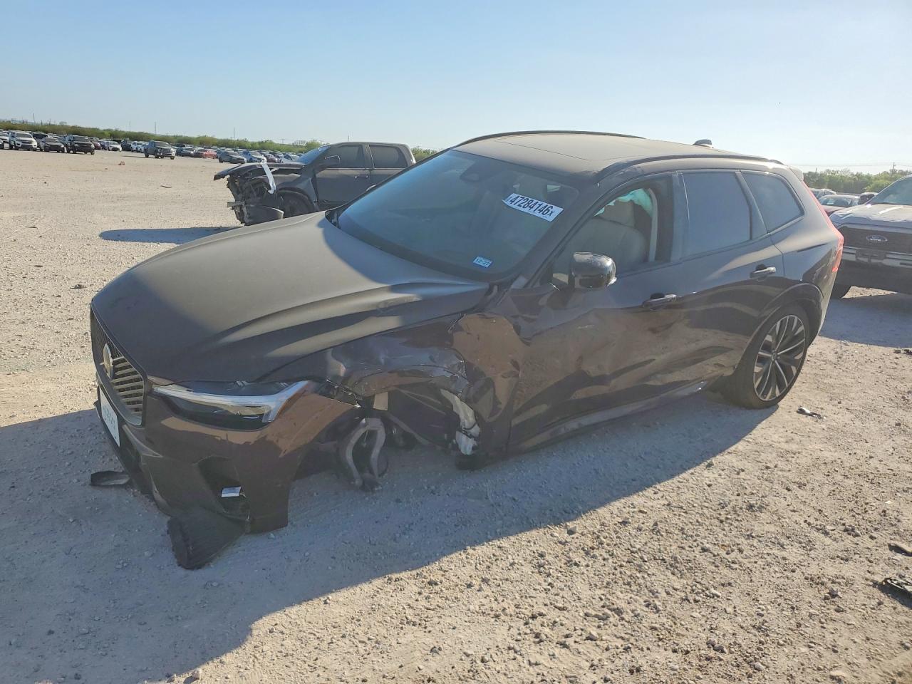 Salvage Volvo XC60 Image