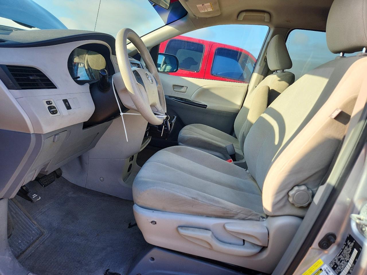 Toyota Sienna Base 7-passenger