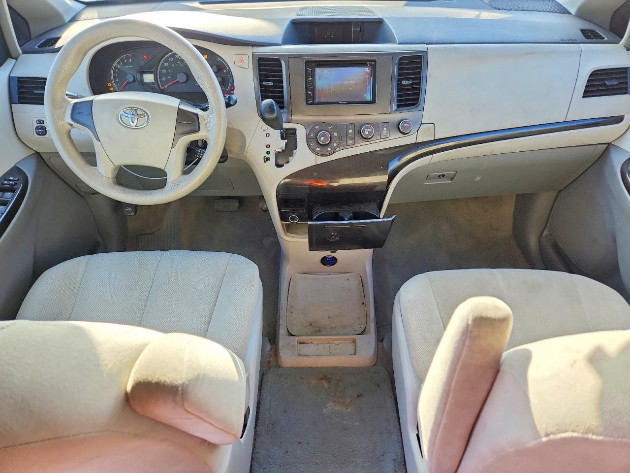 Toyota Sienna Base 7-passenger