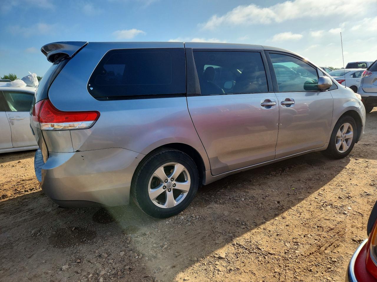 Toyota Sienna Base 7-passenger