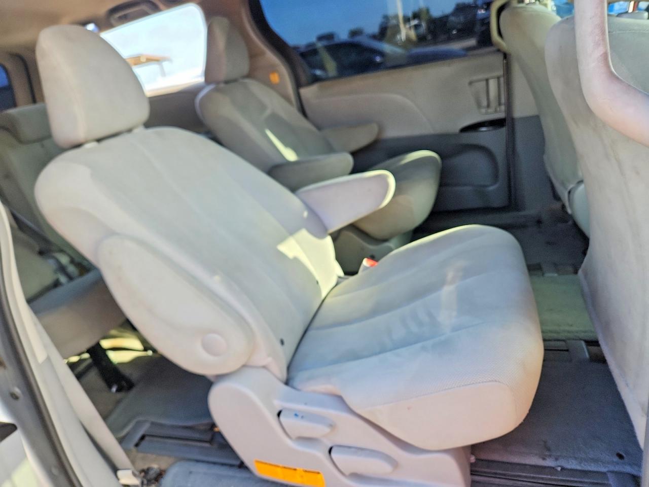Toyota Sienna Base 7-passenger