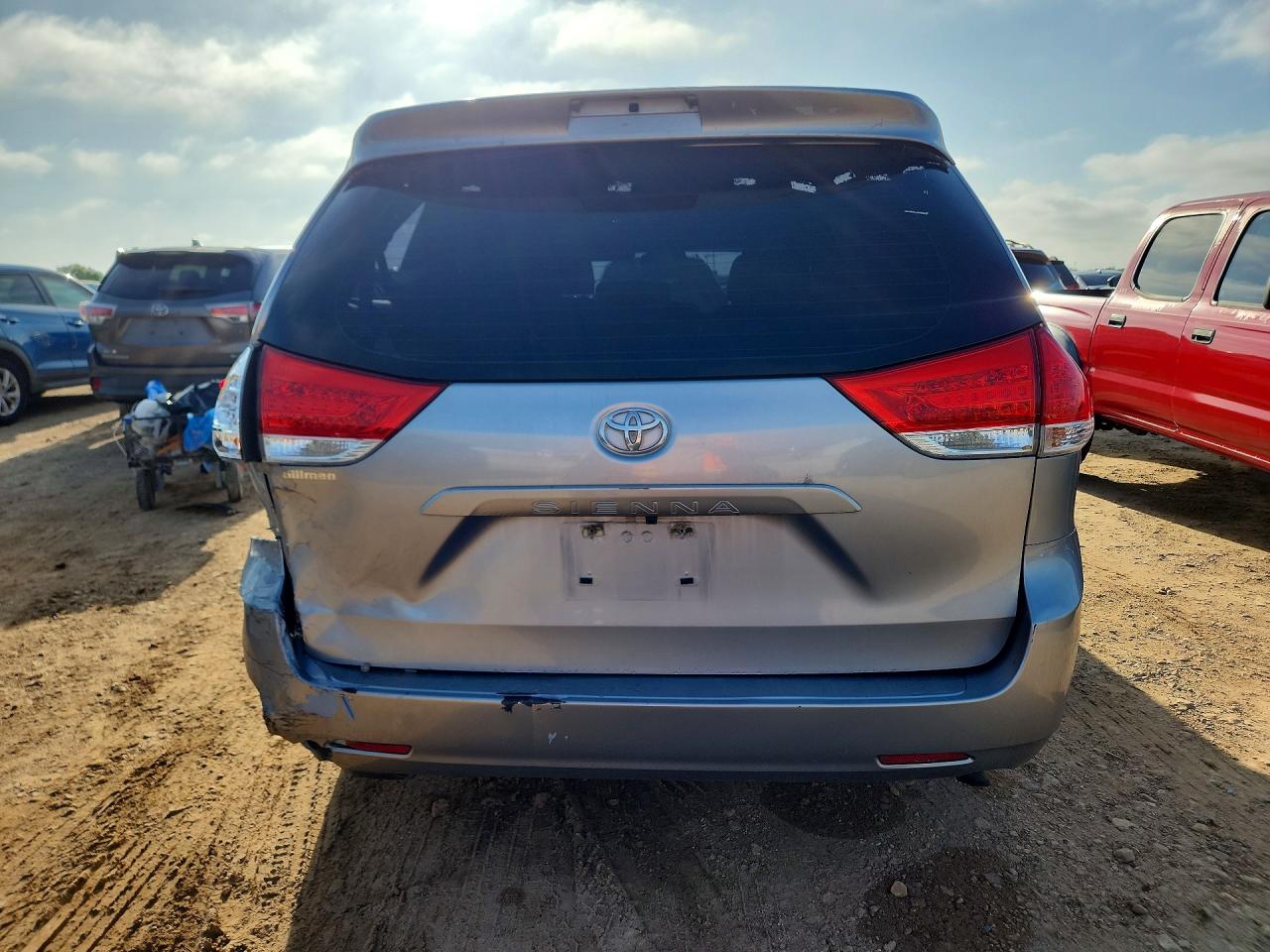 Toyota Sienna Base 7-passenger