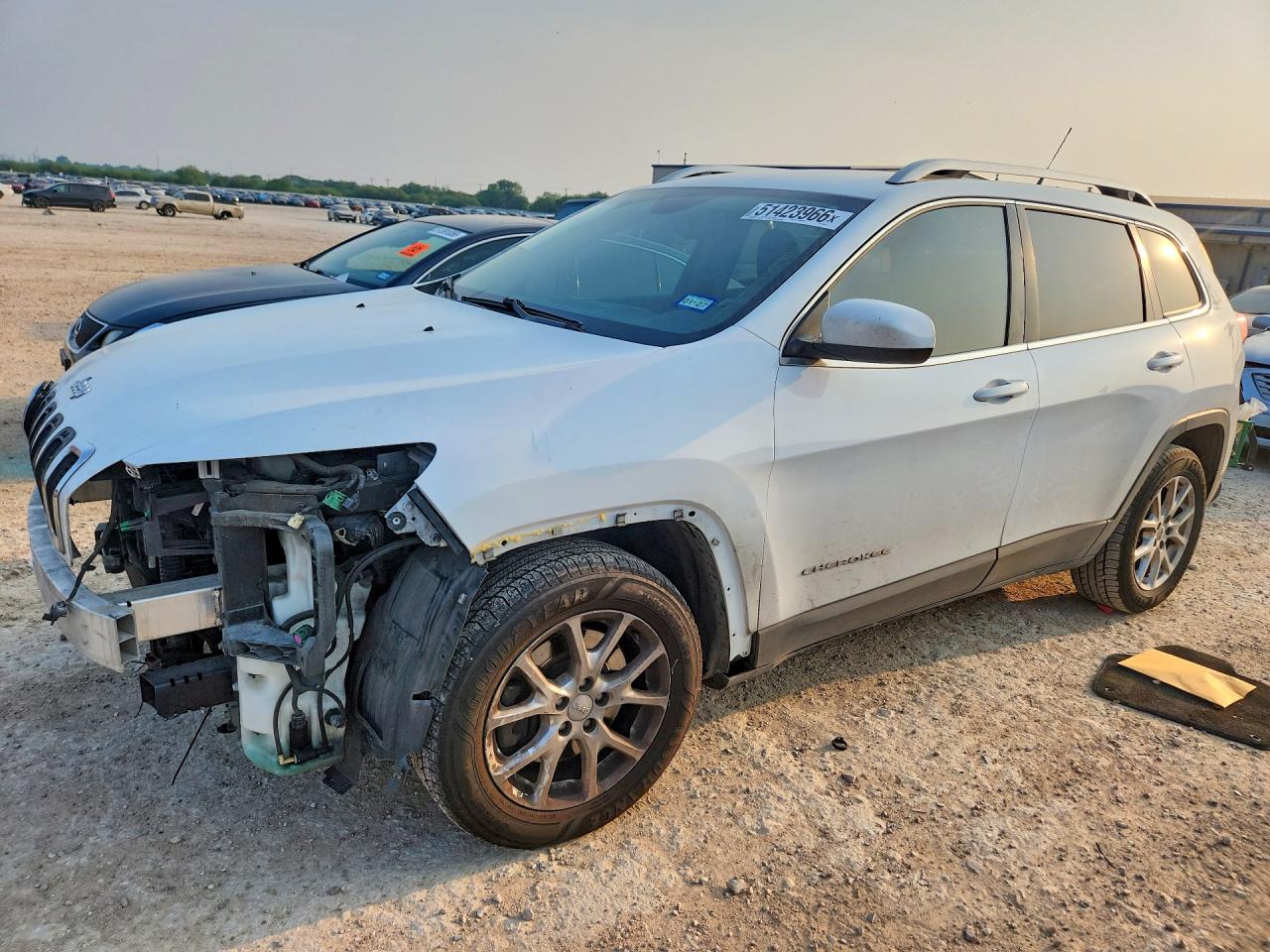 Salvage Jeep Cherokee Image
