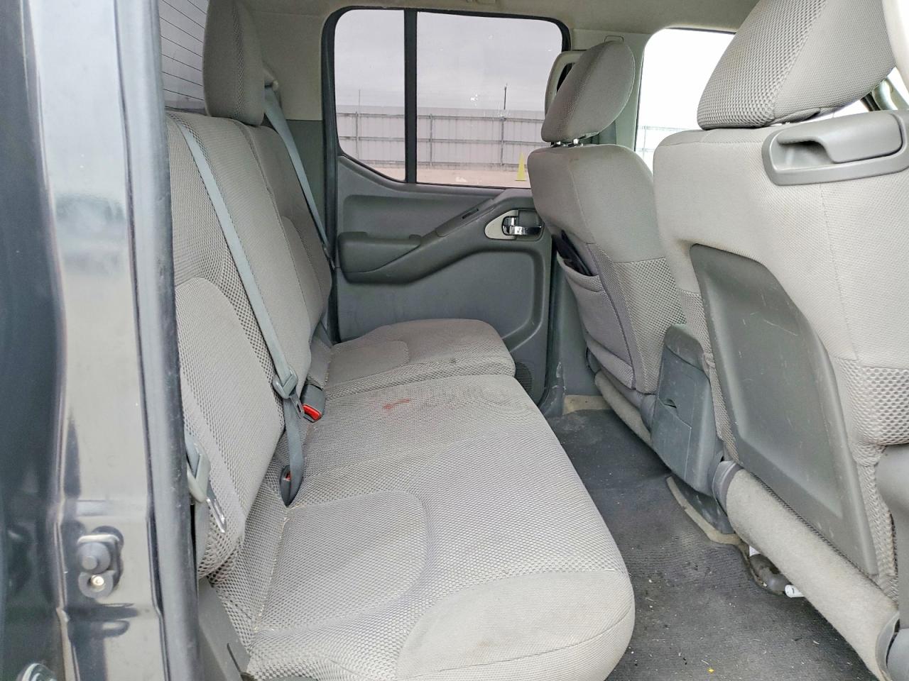 Nissan Frontier S