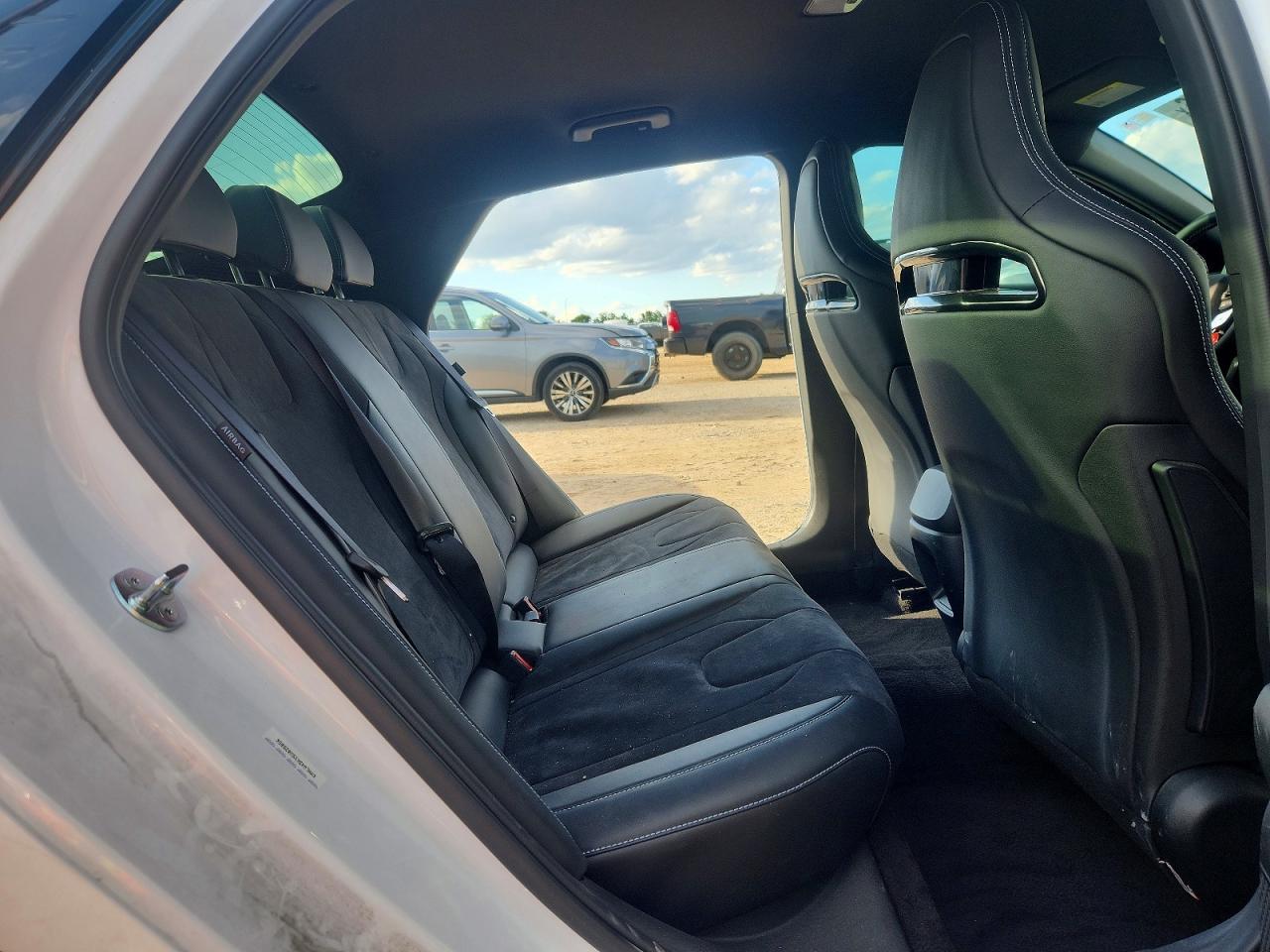 Hyundai ELANTRA Base