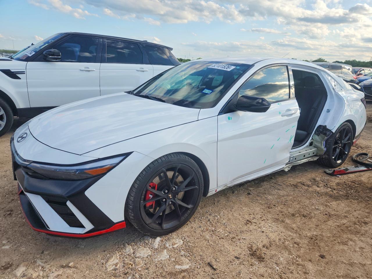Salvage Hyundai ELANTRA Image