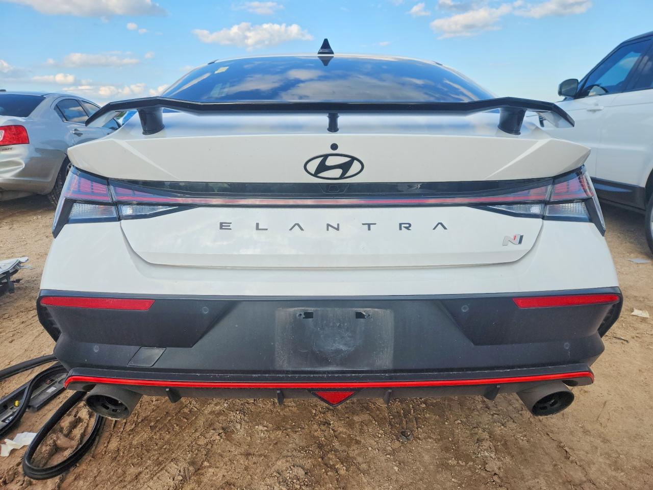 Hyundai ELANTRA Base