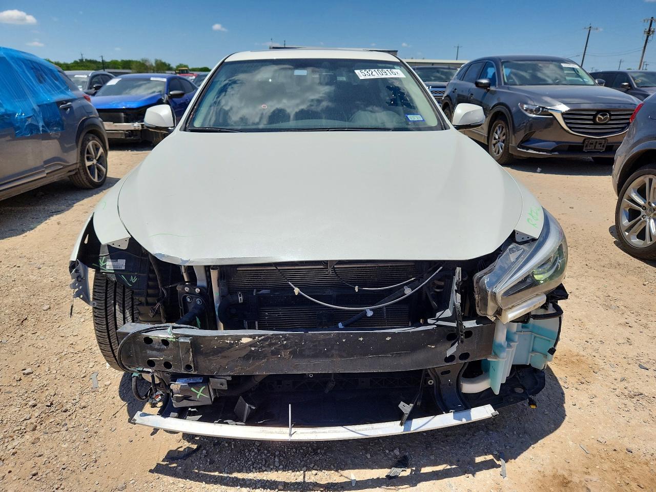 INFINITI Q50 Luxe