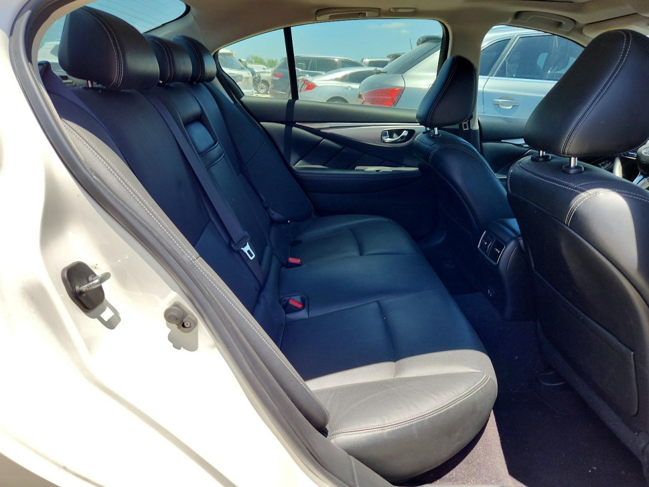 INFINITI Q50 Luxe