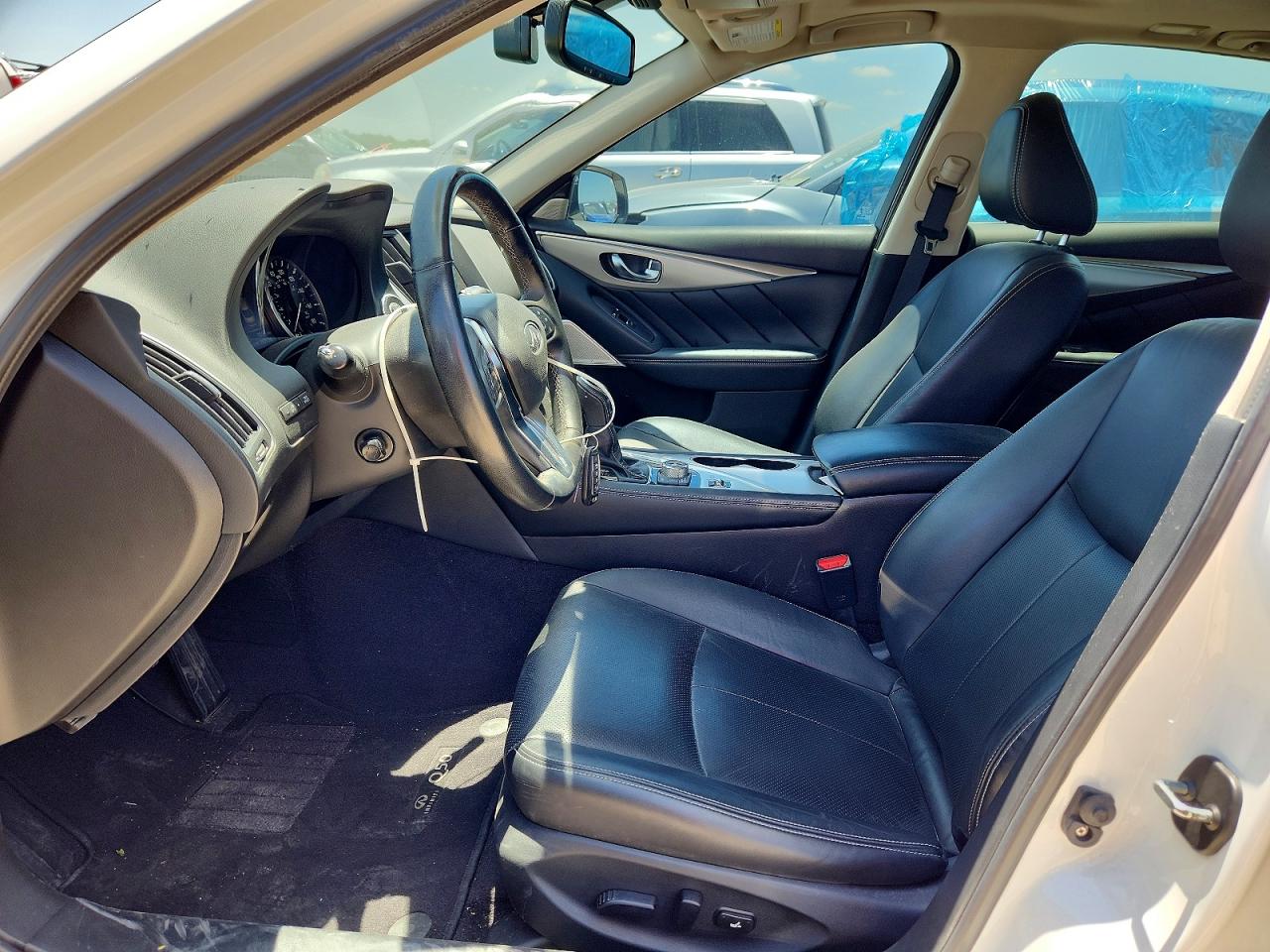 INFINITI Q50 Luxe