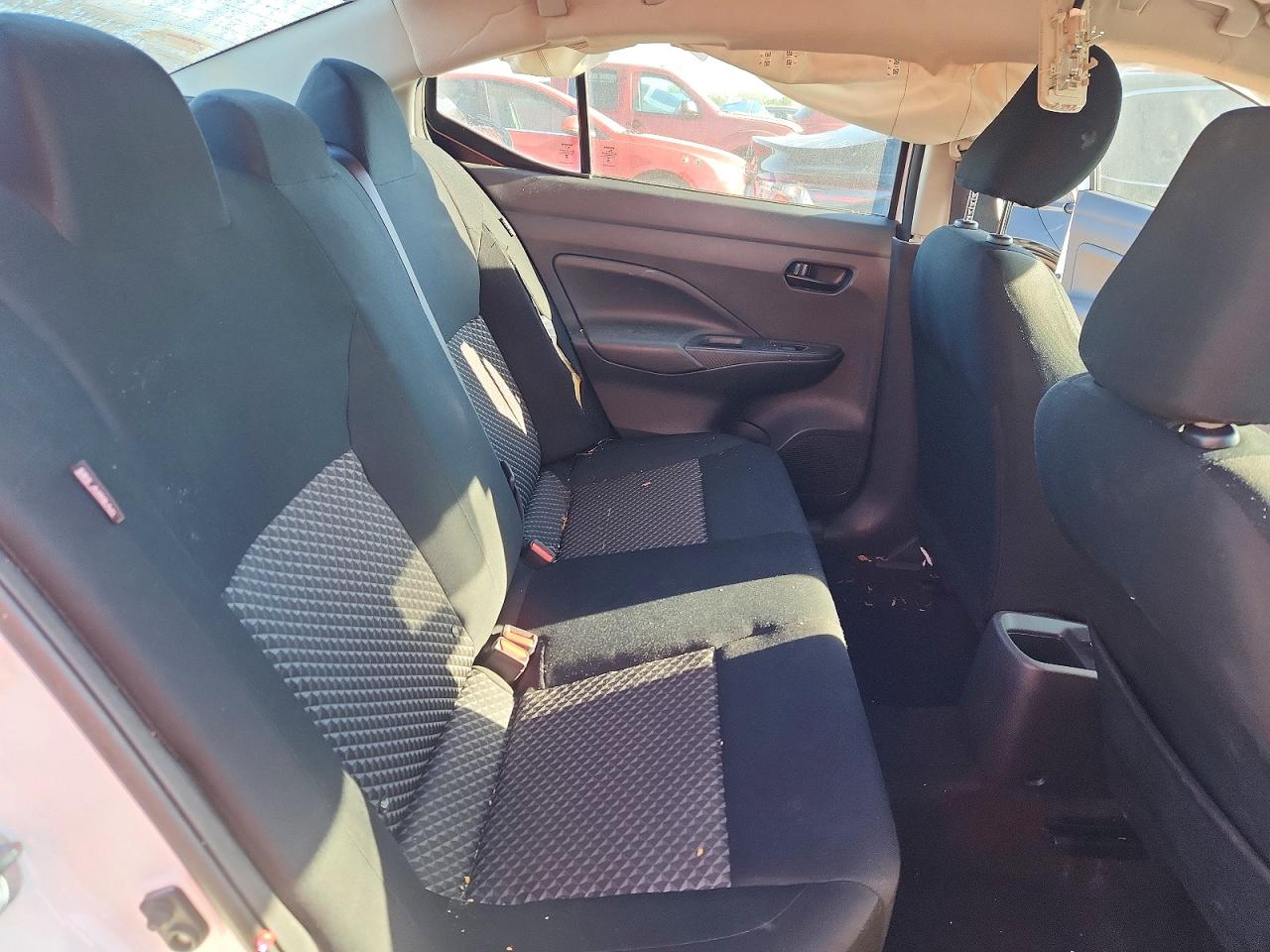 Nissan Versa S