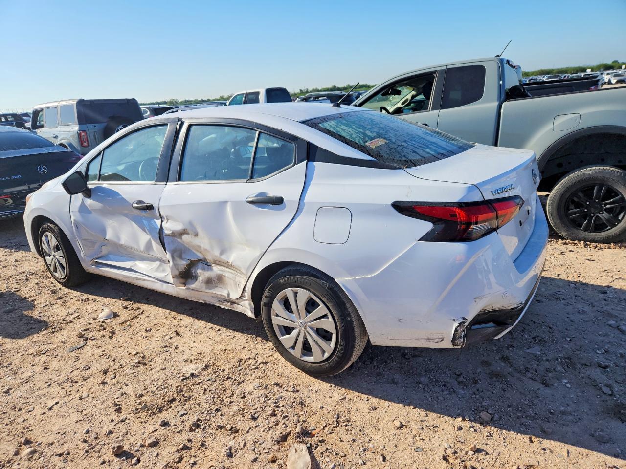 Nissan Versa S