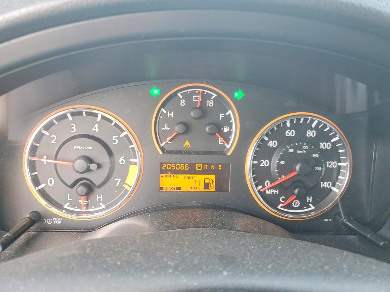 Nissan Armada Sv