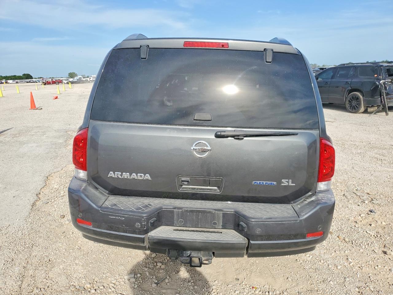 Nissan Armada Sv