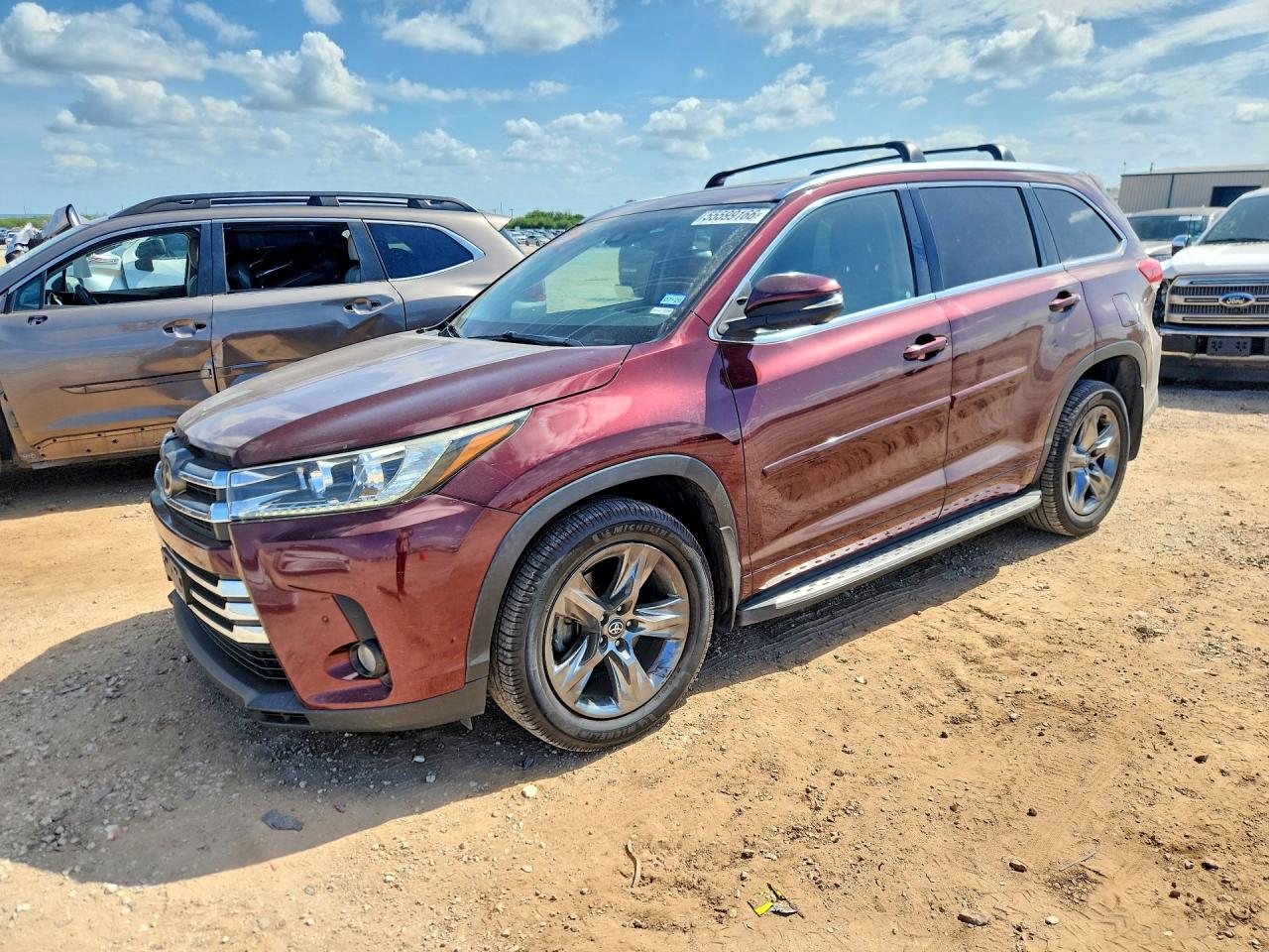 Salvage Toyota Highlander Image
