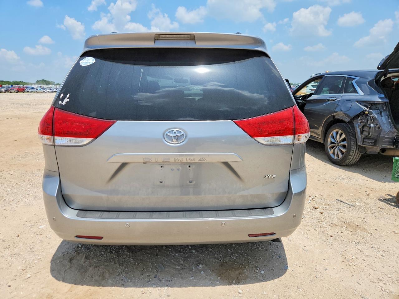 Toyota Sienna Xle 8-passenger