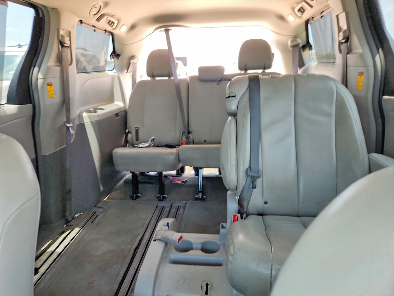 Toyota Sienna Xle 8-passenger
