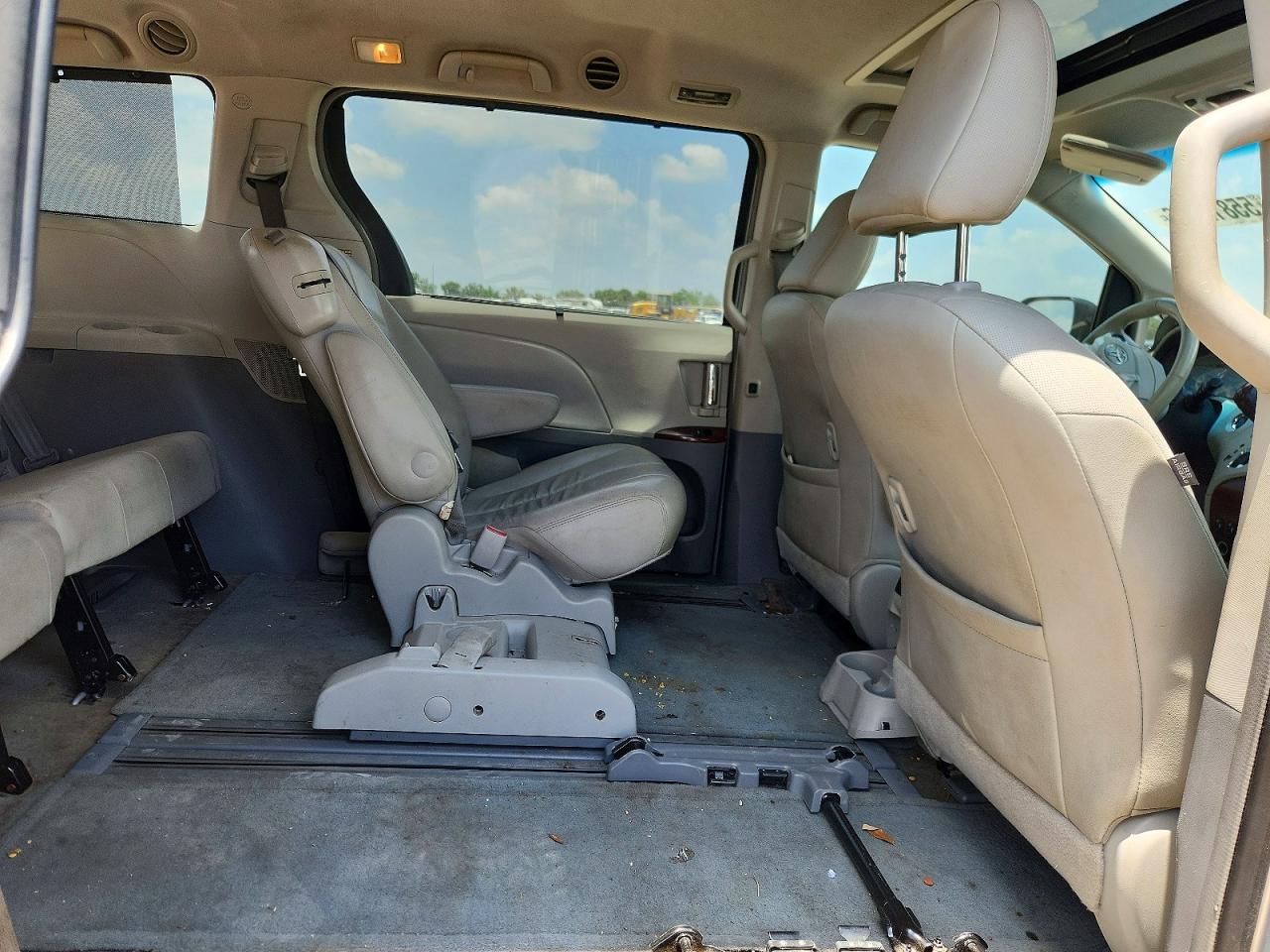 Toyota Sienna Xle 8-passenger